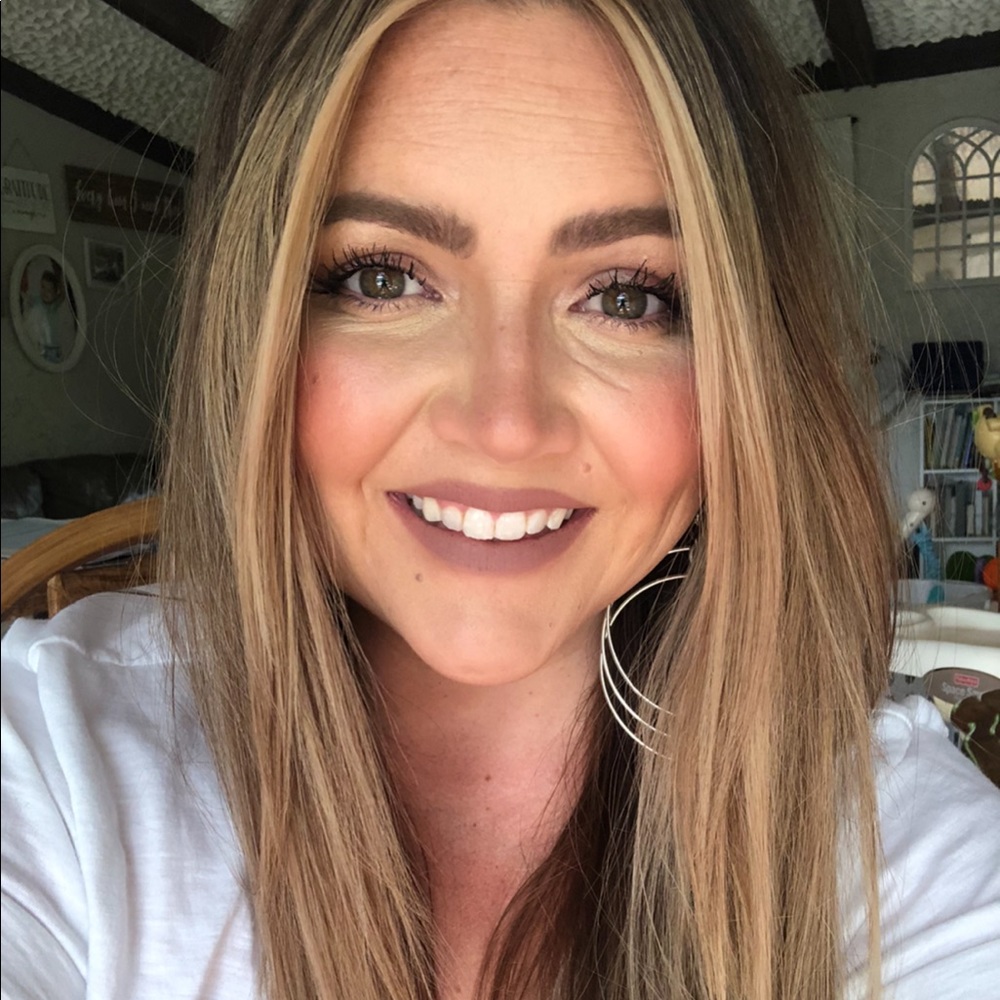 Meet your Posher!! 💋